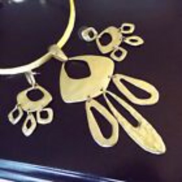 ARTIST COURTNEY FISCHER BRASS SIMPLE CHOKER W/ GOLDEN LOOPS PENDANT/EARRINGS 64 - Picture 2 of 2